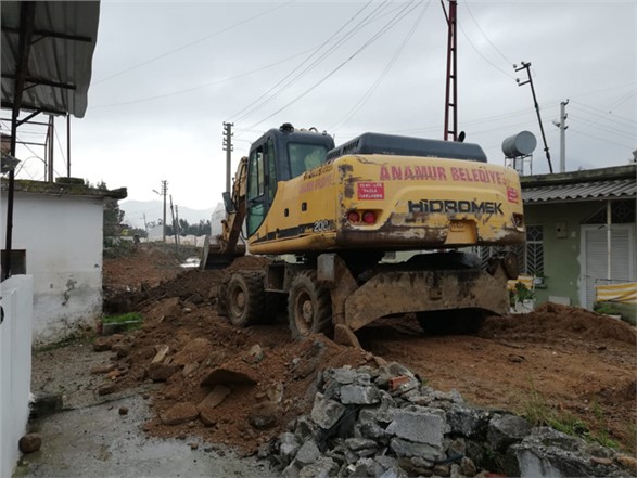 Fen İşleri Aralıksız Çalışmaya Devam Ediyor