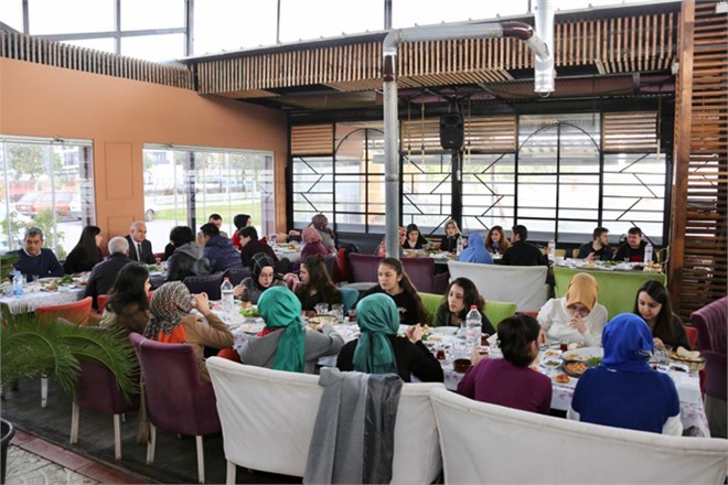 Başkan Tollu, İstanbul’da Eğitim Gören Erdemlili Öğrencileri Ağırladı