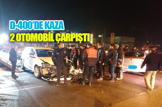 Gece Saatlerinde Trafik Kazası 2 Otomobil Çarpıştı