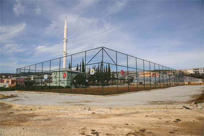 Mersin Erdemli Belediyesinden, Karakeşli Mahallesine Futbol Sahası