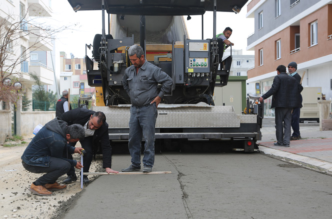 Erdemli Belediyesi, Alata Mahallesini Beton Kaplama Yol Modeli İle Tanıştırdı