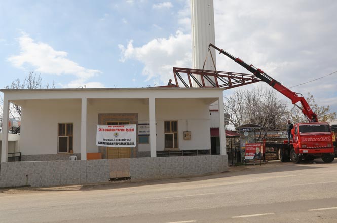 Erdemli Belediyesi, Arslanlı Köyü Camii Eski Çatısını Yeniledi