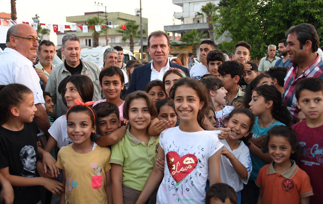 Mersin Büyükşehir Belediye Başkanı Vahap Seçer, Karacailyaslı Hemşehrileri İle Bir Sofrada Buluştu