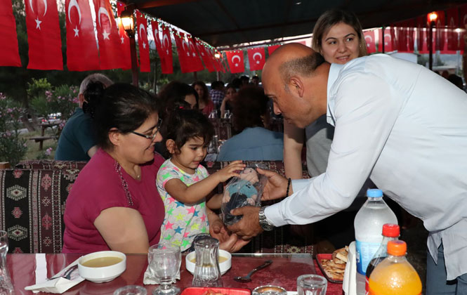 Emniyetin Düzenlediği İftar Yemeğinde, Şehit ve Gazi Aileleri Bir Araya Geldi