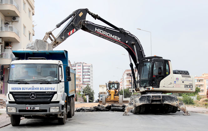 Başkan Seçer, Söz Verdi Kısa Sürede Muhtarın Talebi Yerine Getirildi, Mahalleli Beklediği Asfalta Kavuştu