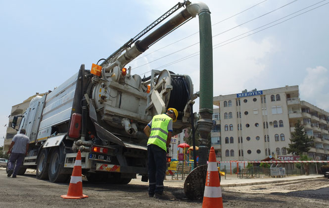 MESKİ Izgara ve Kanal Temizlik Çalışmalarını Sürdürüyor