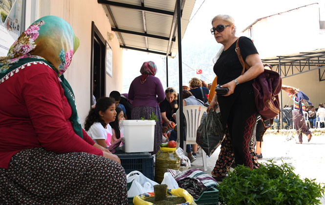 Kırsal Mahalle Buluşmaları’nın 4. Adresi Üzümlü Mahallesinde İdi! Üzümlü Mahallesi Kadınları Hünerlerini Sergiledi