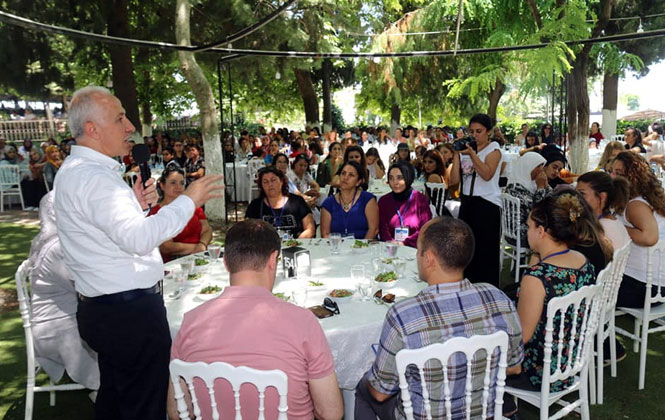 Akdeniz Belediye Başkanı Gültak, Hafta Sonu Mahalleleri Ziyaret Etti; Vatandaşlar, Muhtarlar ve Esnaflarla Bir Araya Geldi