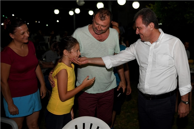 Seçer, Susanoğlu Sahilinde Gece Yarısı İncelemelerde Bulundu