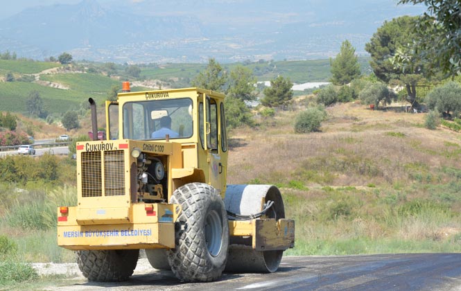 Tarsus’ta Hummalı Yol Çalışması! İlçeye Bağlı Mahalle Yollarında Islah ve Onarım Çalışmalarını Sürdürüyor