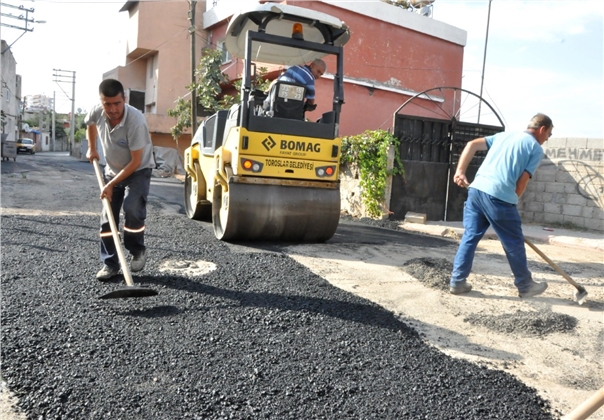 Toroslar, Yolların Bakım ve Onarımına Devam Ediyor