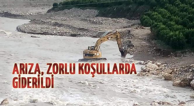 Mersin Erdemli Çeşmeli Mahallesinde Su Arızası Zor Şartlarda Giderildi