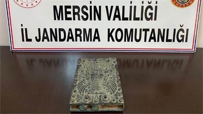 Jandarma Mersin Akdeniz’de, 4 Bin Yıl Öncesine Ait Kitabı Satmak İsteyen Kaçakçıları Yakaladı