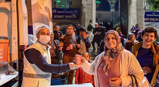 Camilere Akın Eden Mersinliler’in Kandil Simidi ve Çorba Büyükşehir Belediyesinden