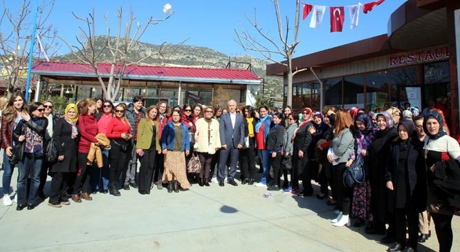 Akdeniz Belediye Başkanı M. Mustafa Gültak, 8 Mart’ta Kadınlarla Buluştu