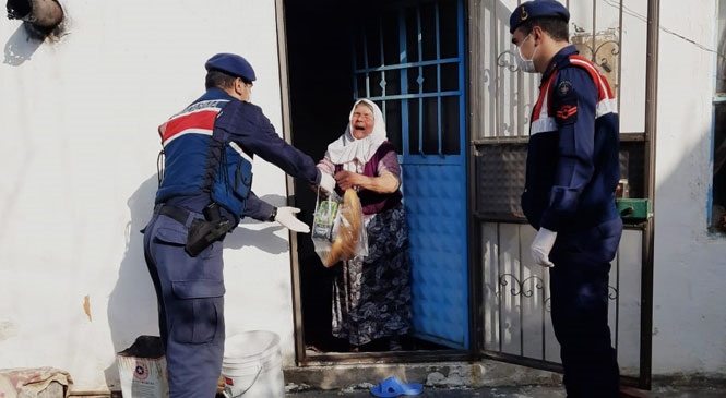 Mersin'de Yaşlı ve Kronik Rahatsızlığı Olanlar Tarafından Vefa İletişim Merkezine Gelen Talepler Bir Bir Karşılandı