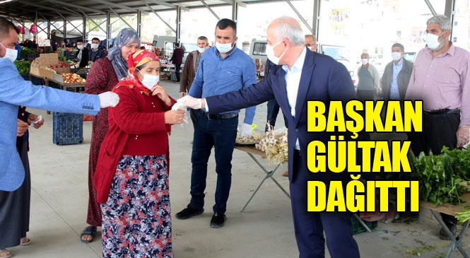 Akdeniz Belediye Başkanı Gültak, Vatandaşlara Maske, Eldiven ve Dezenfektan Dağıttı