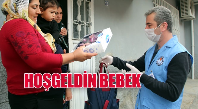 Hoş Geldin Bebek Projesi Kapsamında Akdeniz Belediyesi Tarafından Anne ve Yeni Doğan Bebeklerine, İçinde Birçok Ürünün Yer Aldığı Çantalar Hediye Edildi