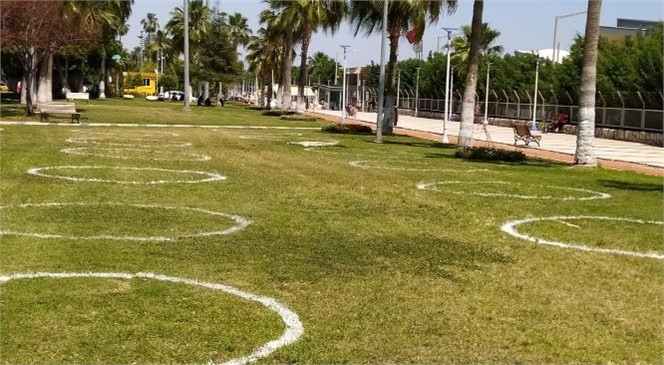 Mersin Sahillerine Sosyal Mesafeli Düzenleme Getiren Büyükşehir, Sosyal Mesafe Çemberleriyle Güvenli Bir Ortam Yaratıyor