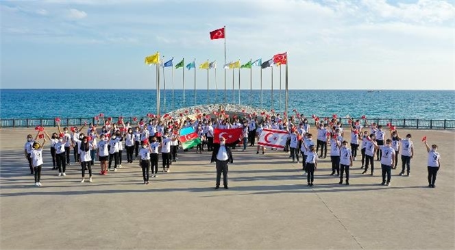 "Cumhuriyet Bayramında, Atatürk ve Türk Dünyası Vurgusu"