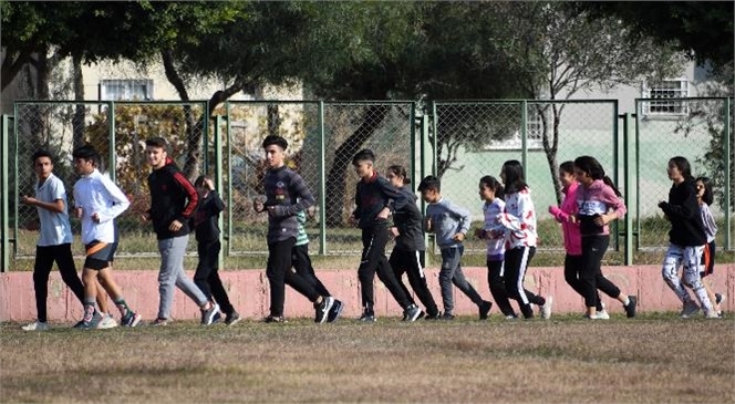 3 Ocak Kurtuluş Kupası Bayrak Yarışması’nda Kupayı Büyükşehir’in Sporcuları Kaldırdı