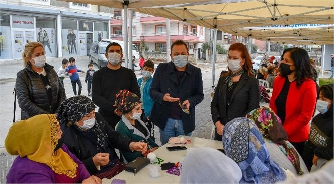 Mersin'de Kadınlar Çoraptan Oyuncaklar Yapıp, Üretime Katılıyor