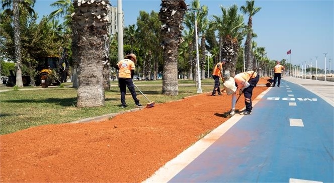 Mersin Büyükşehir, Koşu Yolunda Rutin Bakım Çalışması Yapıyor! Sahildeki Koşu Yolu Zemini İyileştirildi