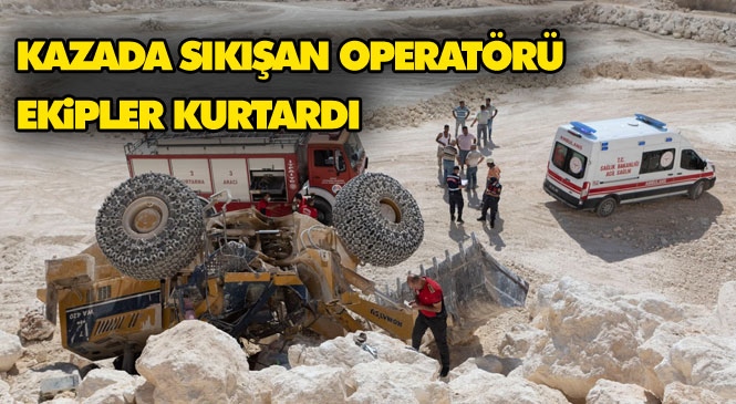 Mersin’de Devrilen İş Makinasının Altında Kalan Sürücüyü İtfaiye Kurtardı