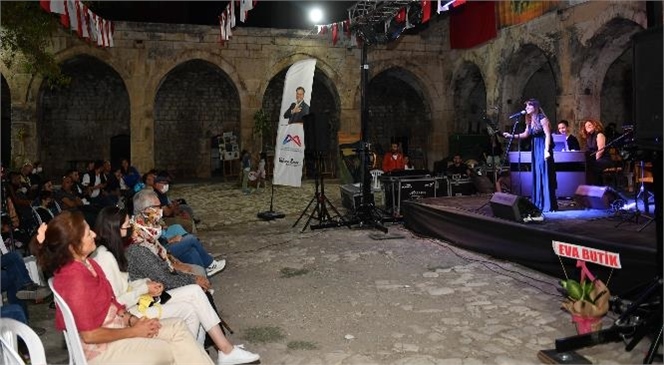 Mersin Büyükşehir, Tarihi Taşhan’da Keyifli Bir Müzik Akşamı Yaşattı