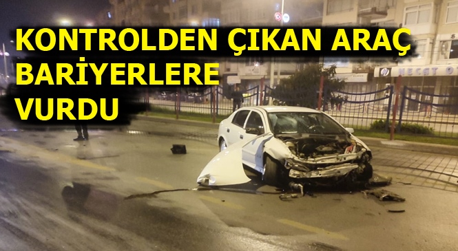 Mersin'de Bariyerlere Çarparak Durabilen Araçta Maddi Hasar Meydana Geldi