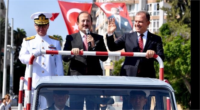 BAŞKAN SEÇER, MERSİNLİLERİN ZAFER BAYRAMI COŞKUSUNA ORTAK OLDU