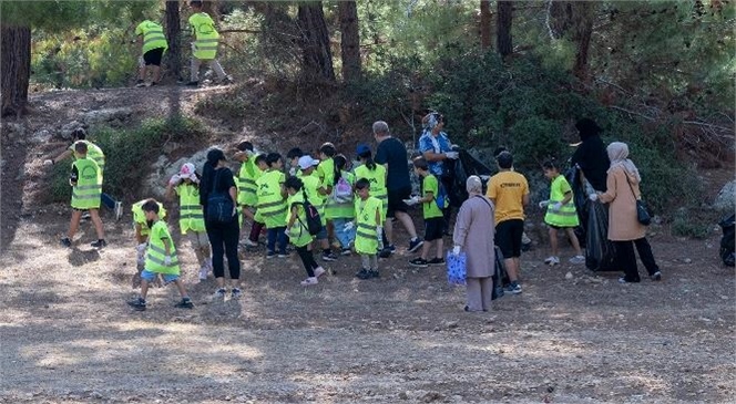 BÜYÜKŞEHİR, ‘DÜNYA TEMİZLİK GÜNÜ’ İÇİN EMİRLER ORMANI’NDAYDI