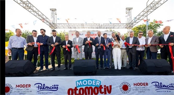 BAŞKAN SEÇER, MODER OTOMOTİV FESTİVALİ’NİN AÇILIŞINA KATILDI