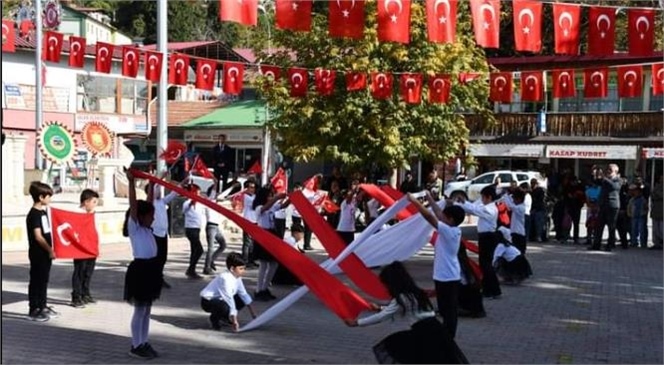 ÇAMLIYAYLA'DA CUMHURİYET BAYRAMI TÖRENLERLE KUTLANDI