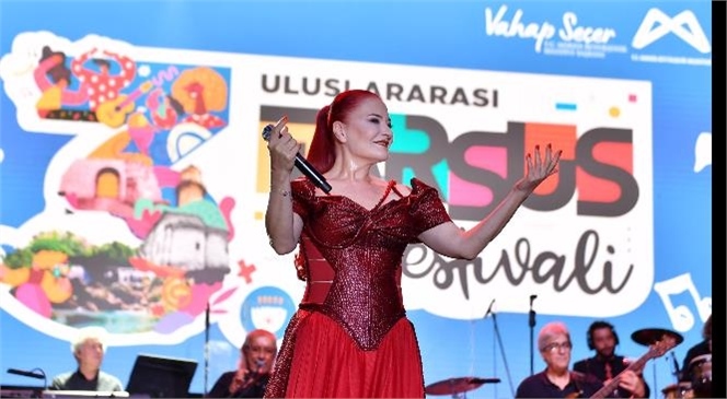 ‘3.ULUSLARARASI TARSUS FESTİVALİ’NDE CANDAN ERÇETİN KONSERİ İLE COŞKU DORUKLARA ÇIKTI