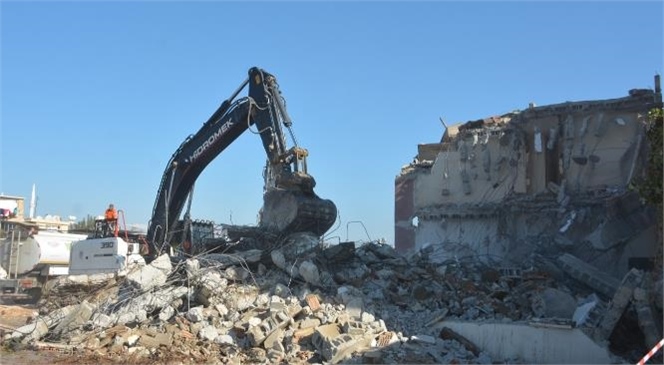 BÜYÜKŞEHİR BELEDİYESİ, TARSUS’A YENİ YOLLAR KAZANDIRMAK İÇİN ÇALIŞMALARINI SÜRDÜRÜYOR