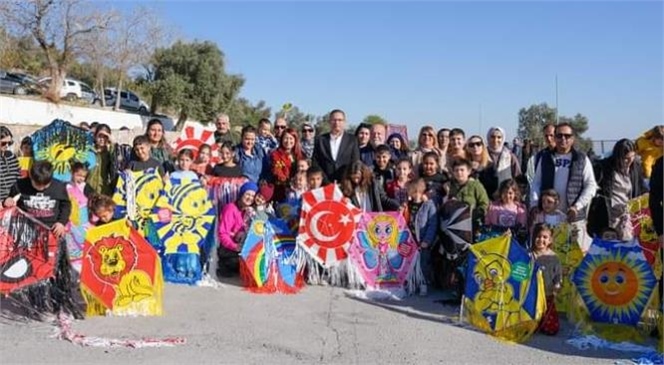 TARSUS’TA YÜZLERCE UÇURTMA GÖKYÜZÜNDE SÜZÜLDÜ