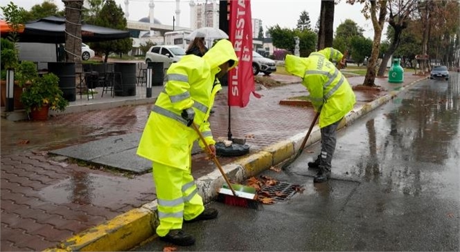 MESKİ’NİN YAĞMURSUYU TİMLERİ OLUŞABİLECEK PROBLEMLERİ HIZLICA ÖNLÜYOR