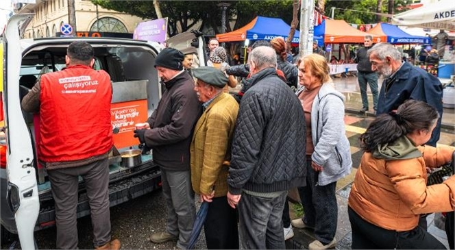 BÜYÜKŞEHİR’DEN SOĞUK HAVADA SICACIK ‘KAYNAR’ İKRAMI…